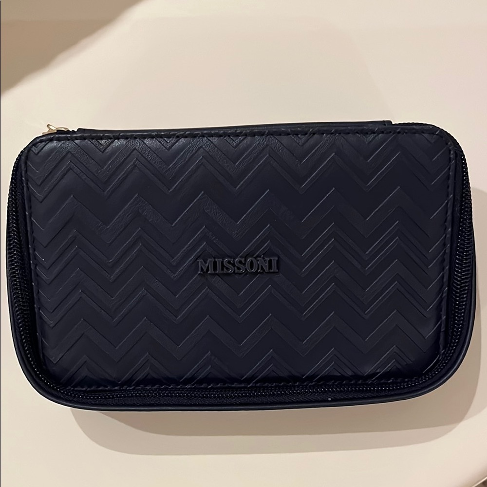 Missoni delta one amenities bag. Unopened